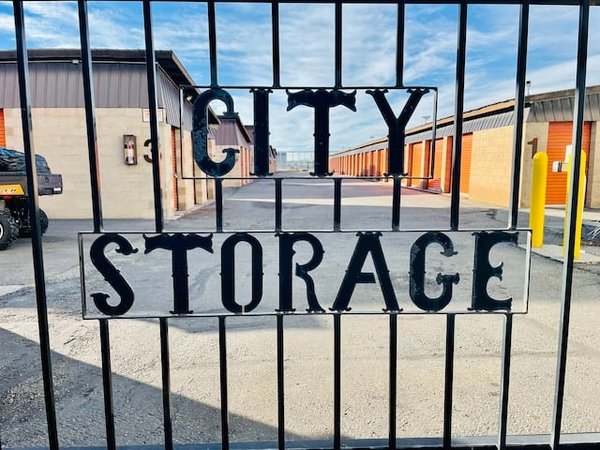 Comment organiser le déménagement de son bien immobilier en employant un stockage en garde-meuble ?